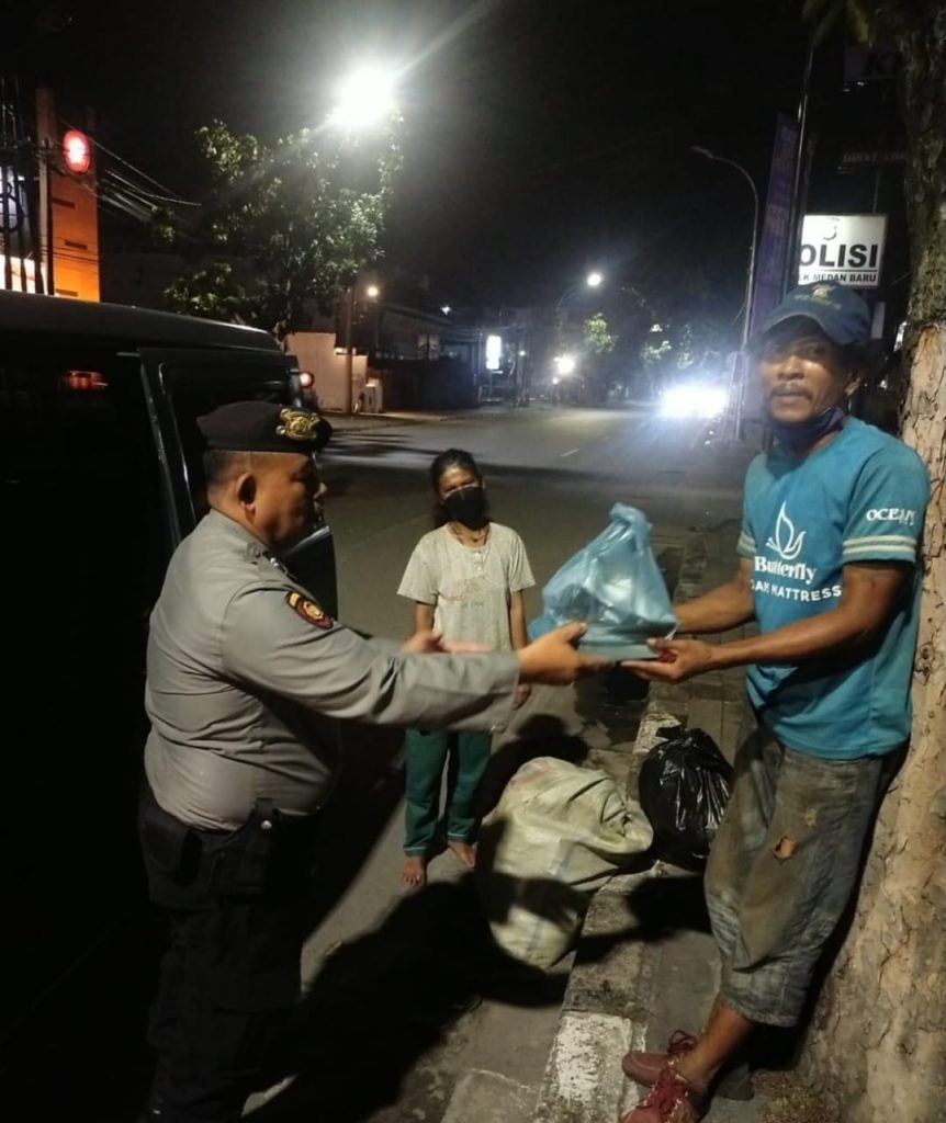 Personil Sat Samapta Polrestabes Medan Lakukan Patroli Humanis Dini Hari