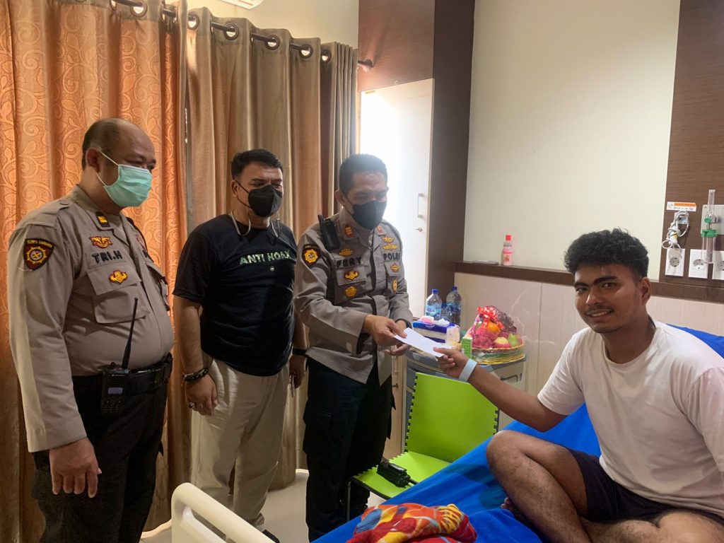 Jenguk Anak Panit Intelkam, Ini Yang Di Ucapkan Kasat Samapta Polrestabes Medan