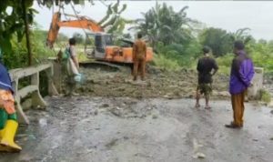 Terkait Desa Sena Lautan Sampah: Kata Kades Sudah Dibersihkan 15 Nop Lalu