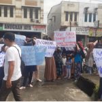 Warga Geruduk Kantor Camat Labuhan Deli Diduga Ada Mafia Tanah