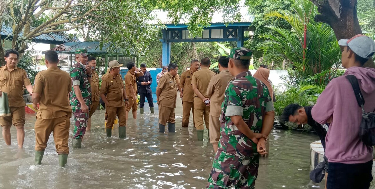 Pasca Hujan 4 Hari Tak Henti, Camat Batang Kuis Tinjau Lokasi Terdampak Banjir