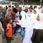 40 Orang Jamaah Umrah PT GSN Diberangkatkan Dari Masjid Agung Al-Abror.