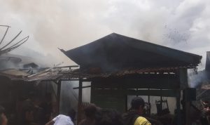 Sijago Merah Hanguskan Tiga Rumah Warga Labuhan Rasoki