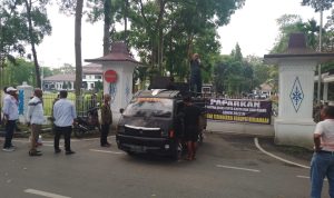 Waduh..!! Kadis Cipta Karya Dan Tata Ruang Di Demo, Meminta Kepada Bupati Copot 
