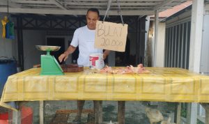 Purn. Polisi Memenuhi Kebutuhan Hidupnya Berjualan Ayam Potong di Bulan Suci Ramadhan 1444 H