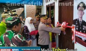 Rangkaian HUT Bhayangkara Ke 77, Wakapolres Sergai Serahkan Kunci Program Bedah Rumah Dalam