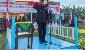 Kapolsek Batang Kuis Irup Pada Penurunan Bendera HUT RI Ke 78