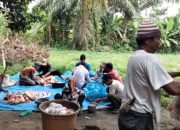 Tim 21, Relawan Desa Denai Lama Sembelih 1 Ekor Hewan Kurban