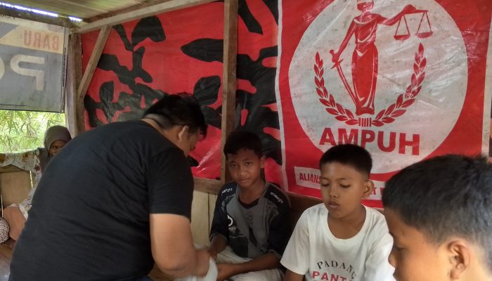 AMPUH Berbagi Di Jum’at Barokah Pada Anak Yatim Piatu