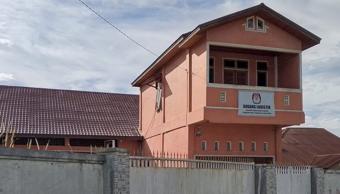 Sekretaris KPU Tapsel ” Bungkam” Soal Sewa Gudang Ta 2023