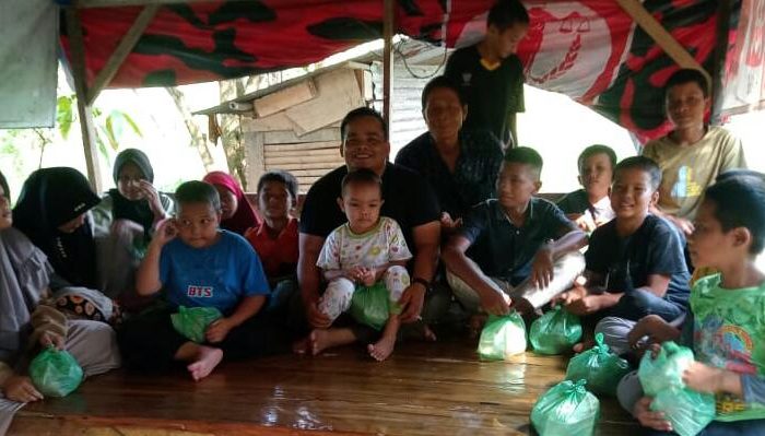 AMPUH Rutin Berbagi Pada Anak Yatim-Piatu, Jompo Di Jum’at Berkah 