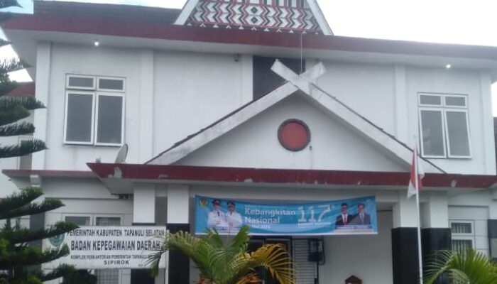 Bendahara BKD Tapsel ” Cuci Tangan” Soal THR Pegawai Puskesmas Diduga” Disunat”
