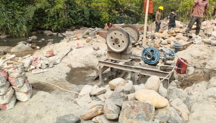 Diduga Penyedia Tak Ada Ijin Galian C, Ijin Olah Batu Kebutuhan Proyek Milyaran Ta 2025 Di Dusun Sibadoar 