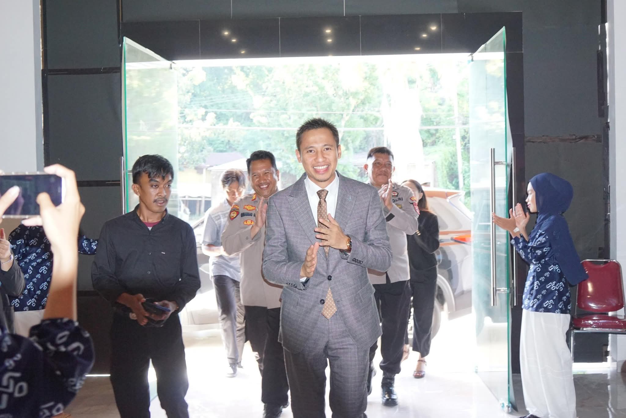 Perbaikan Ekonomi Guru Dimulai dari Pola Pikir? Mengulik Gerakan Nasional 'Great Teacher' Syafii Efendi