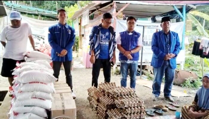 DPC Partai Demokrat  Tapsel Distribusikan Bantuan Pada Korban Banjir Di Desa Tolang Julu.