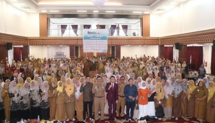 “Bawa Semangat dari Tanah Suci, Syafii Efendi Bakar Semangat Guru Paluta: ‘Jika Guru Melambat, Murid Akan Tertinggal!'”