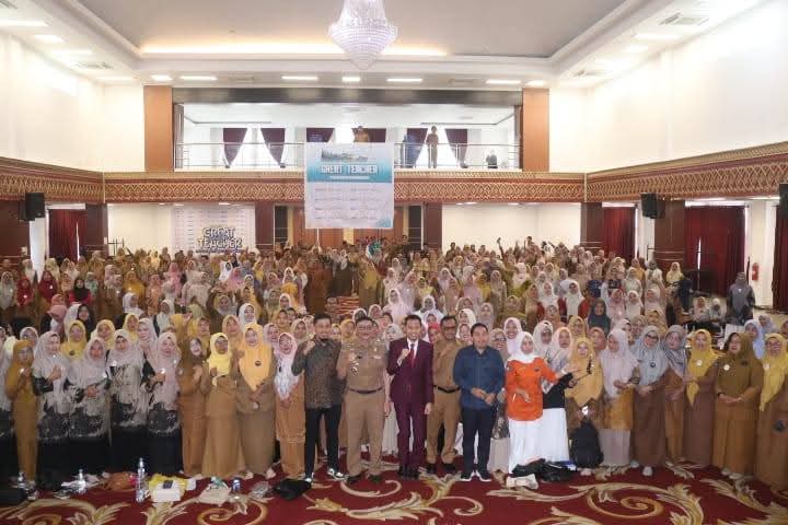 "Bawa Semangat dari Tanah Suci, Syafii Efendi Bakar Semangat Guru Paluta: 'Jika Guru Melambat, Murid Akan Tertinggal!'"