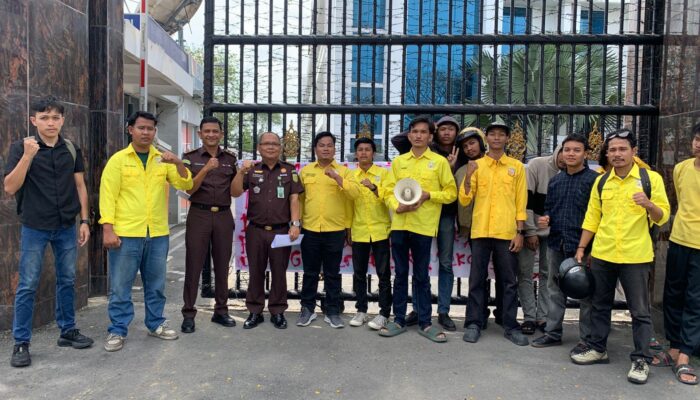Mahasiswa Demo Kejatisu-Polda Sumut, Desak Kasus Korupsi Rp 1,9 M di Labusel Tuntas