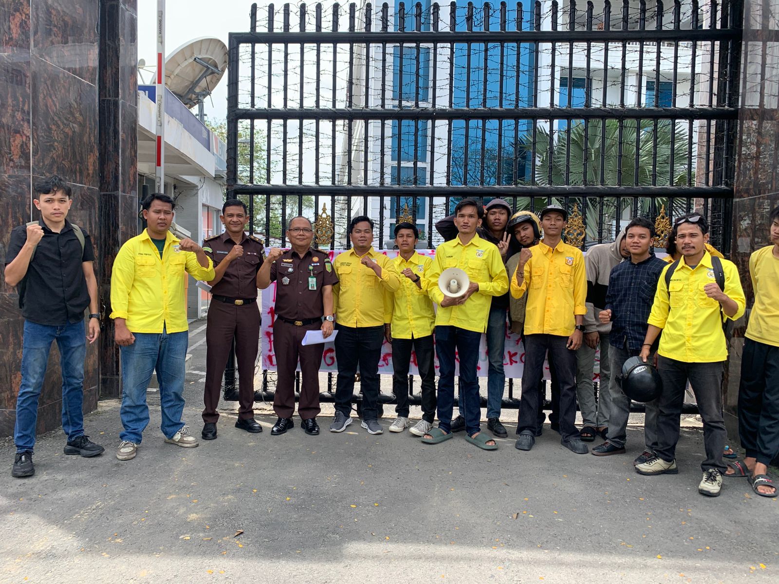 Mahasiswa Demo Kejatisu-Polda Sumut, Desak Kasus Korupsi Rp 1,9 M di Labusel Tuntas