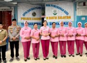 Jalin Silaturahmi, Bhayangkari dan SPPG 1 Labusel Bagi-bagi Takjil di Kampung Rakyat, Pengendara Antusias