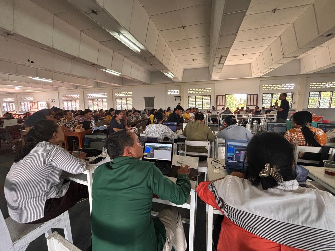 100 Guru Pematangsiantar “MaBar” Hour of Code & Hour of AI bersama Benih Foundation dan Alkademi