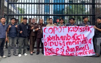 Demo di Kejatisu, Mahasiswa Desak Kadisdik Labuhanbatu Diperiksa Terkait Dugaan Korupsi-Pungli Kepsek