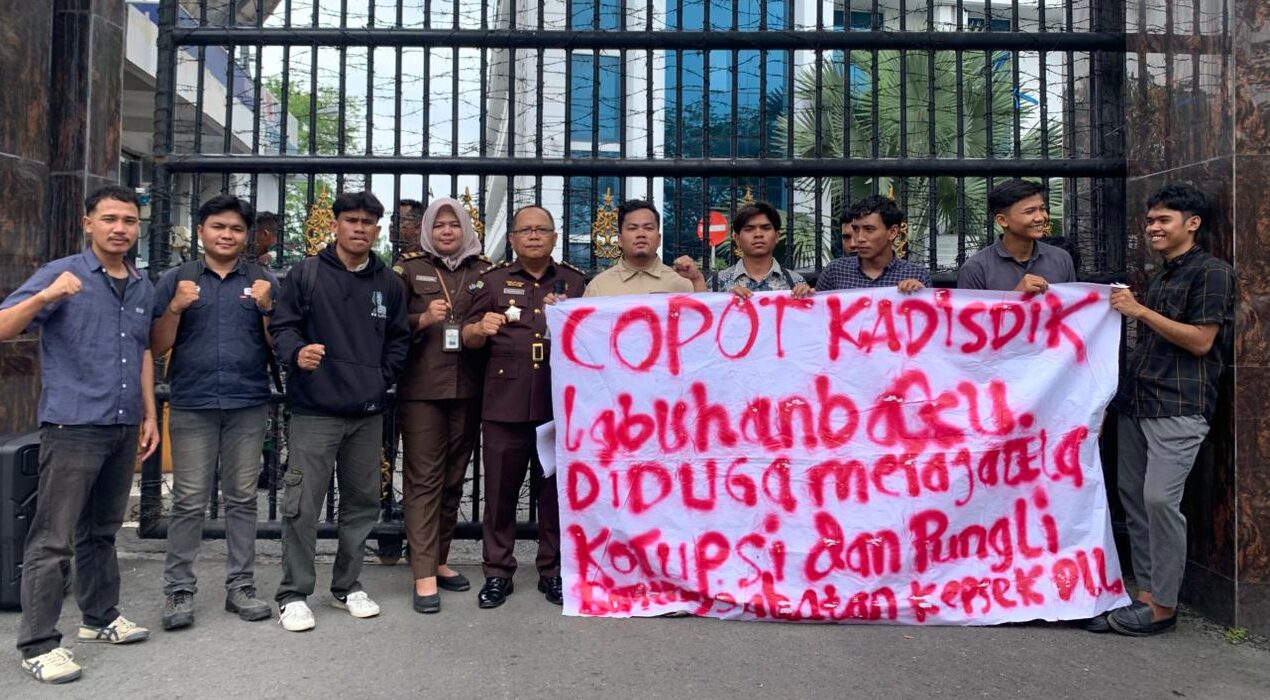 Demo di Kejatisu, Mahasiswa Desak Kadisdik Labuhanbatu Diperiksa Terkait Dugaan Korupsi-Pungli Kepsek