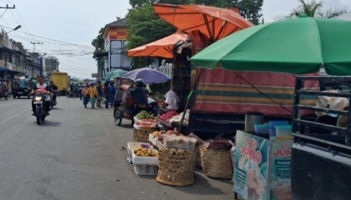 Diduga Dinas Perhubungan Tapsel  Minta ” Uang Pelicin” Pada PKL Di Pasar Sipirok 