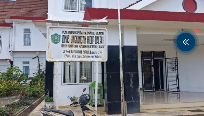 Diduga Dinas Lingkungan Hidup Tapsel Terima ” Sogok” Dari PKL Di Bahu Jalan 