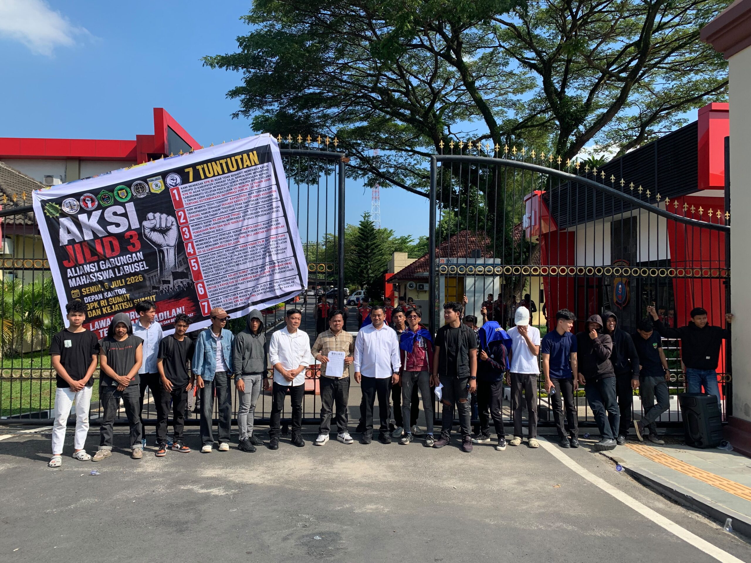 Sudah Jilid 3, Aliansi Mahasiswa Labusel Geruduk Kejatisu dan Polda Sumut, Soroti Dugaan Jual Beli Jabatan hingga Korupsi Jembatan Rp 36 M