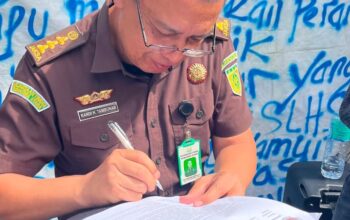 Massa AMPK SU Ngeluruk ke Kejati Sumut, Desak Usut Dugaan Bobrok Dapur Program MBG di Labusel