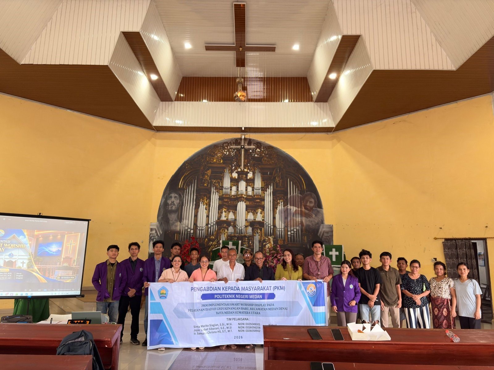 PKM Implementasi Smart Worship Display Pada Pelayanan Ibadah GKPI Kenangan Baru, Kecamatan Medan Denai Kota Medan Sumatera Utara